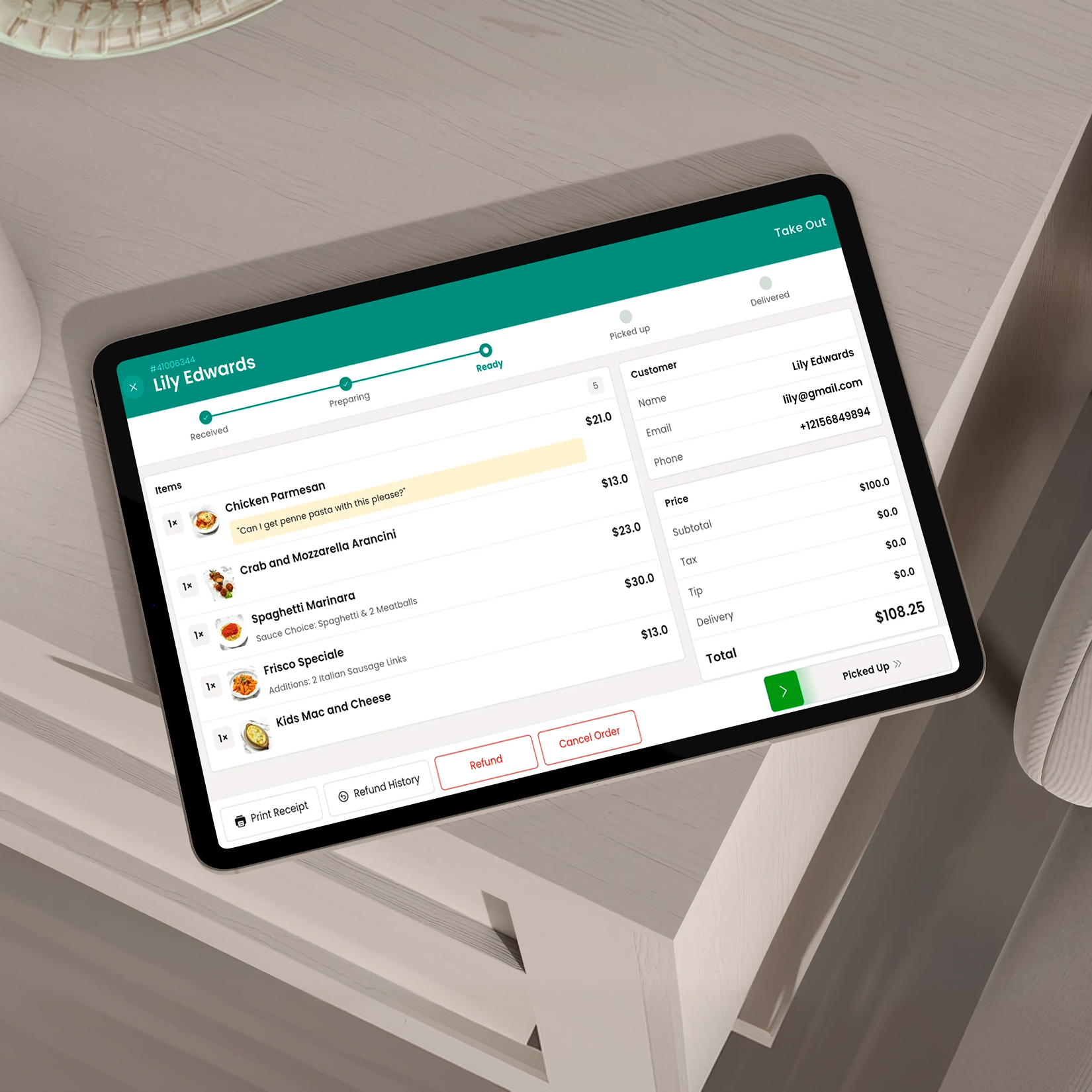 Detailed order view on tablet
